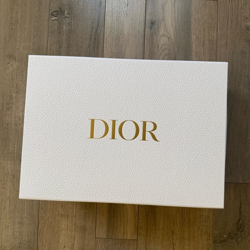 Dior White Box with Gold Lettering - Picture 2 of 9